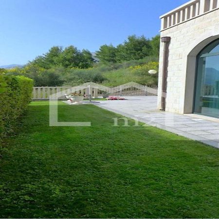 Luxury Residence Омиш Экстерьер фото