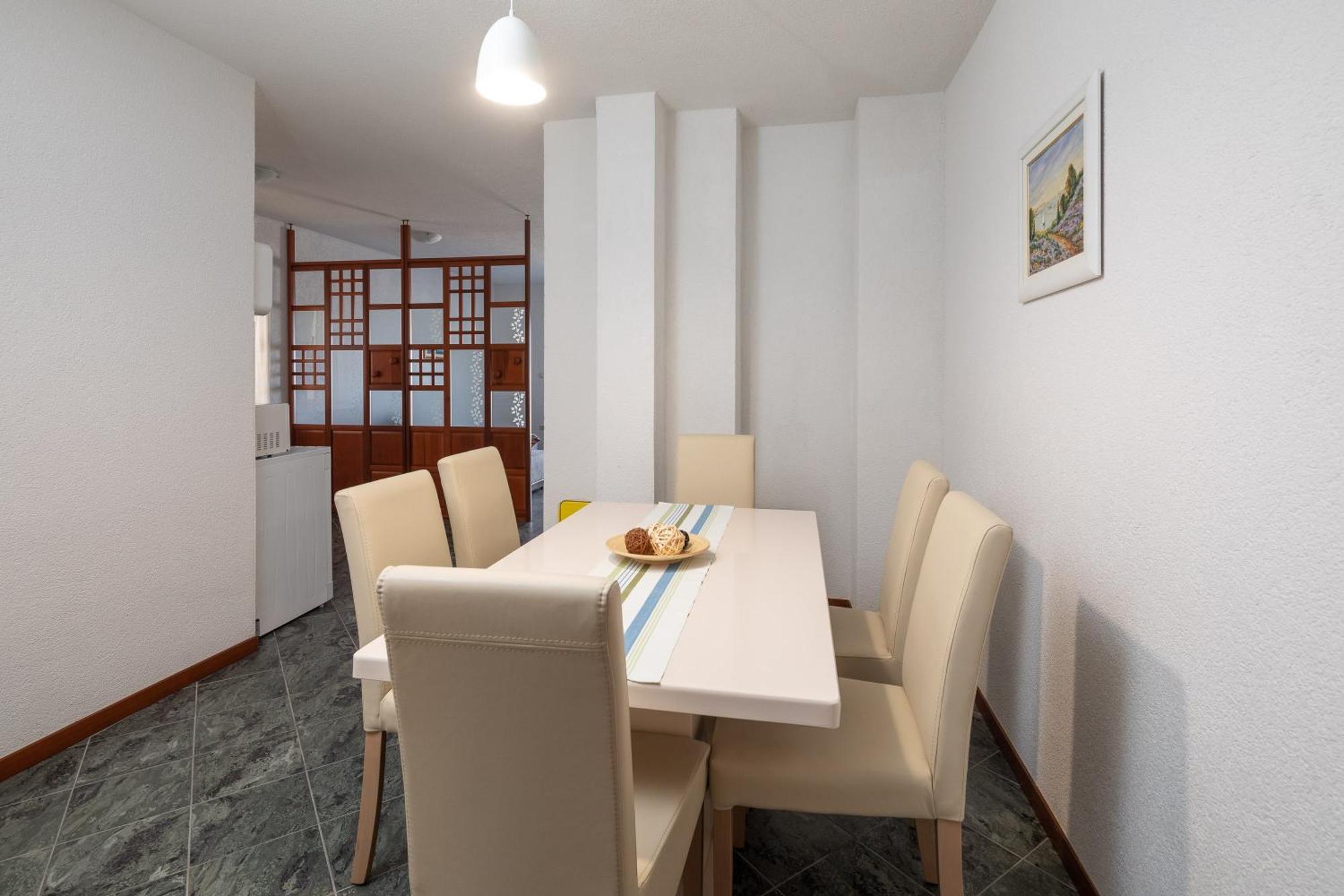 Luxury Residence Омиш Номер фото