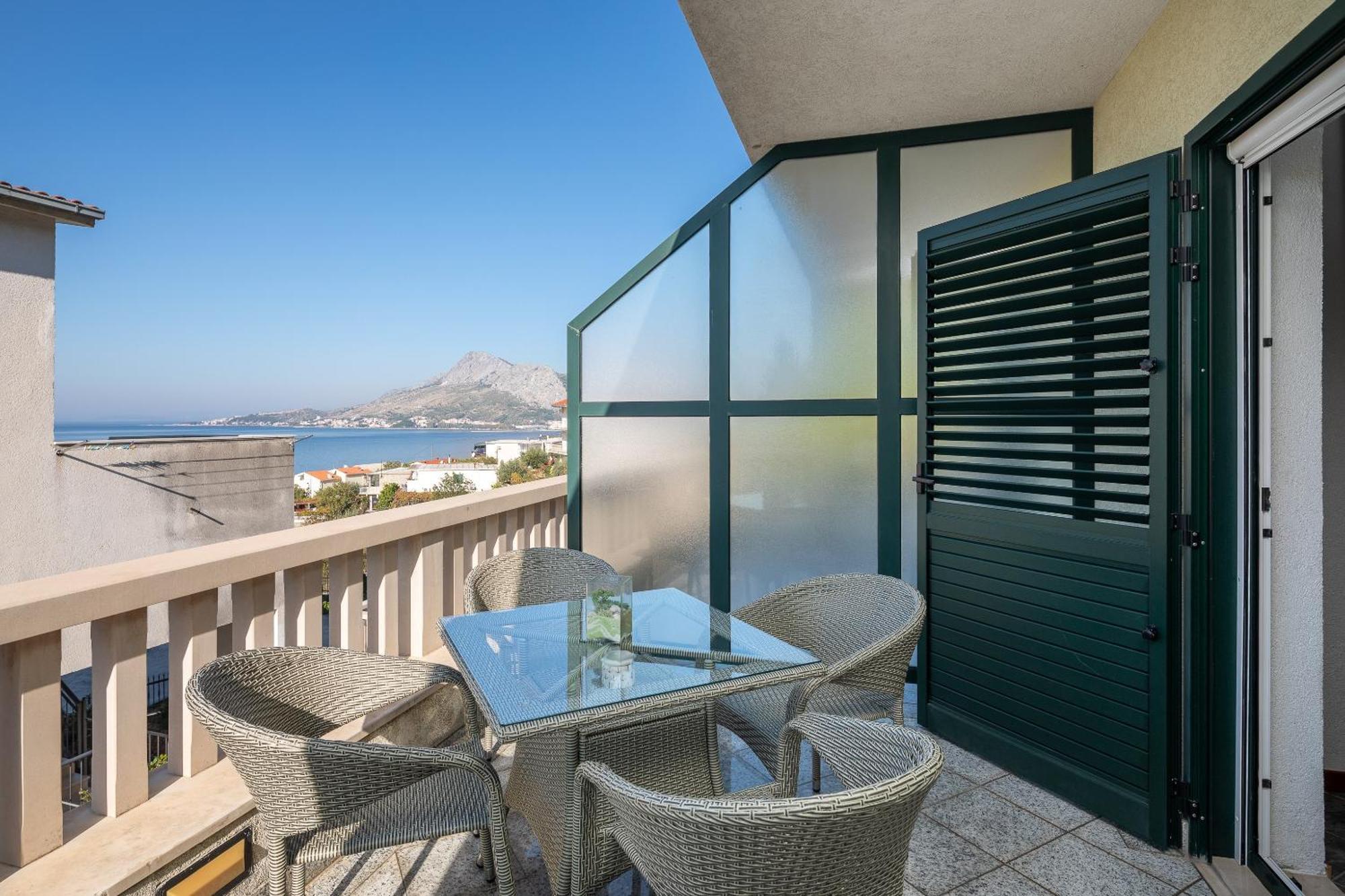 Luxury Residence Омиш Номер фото