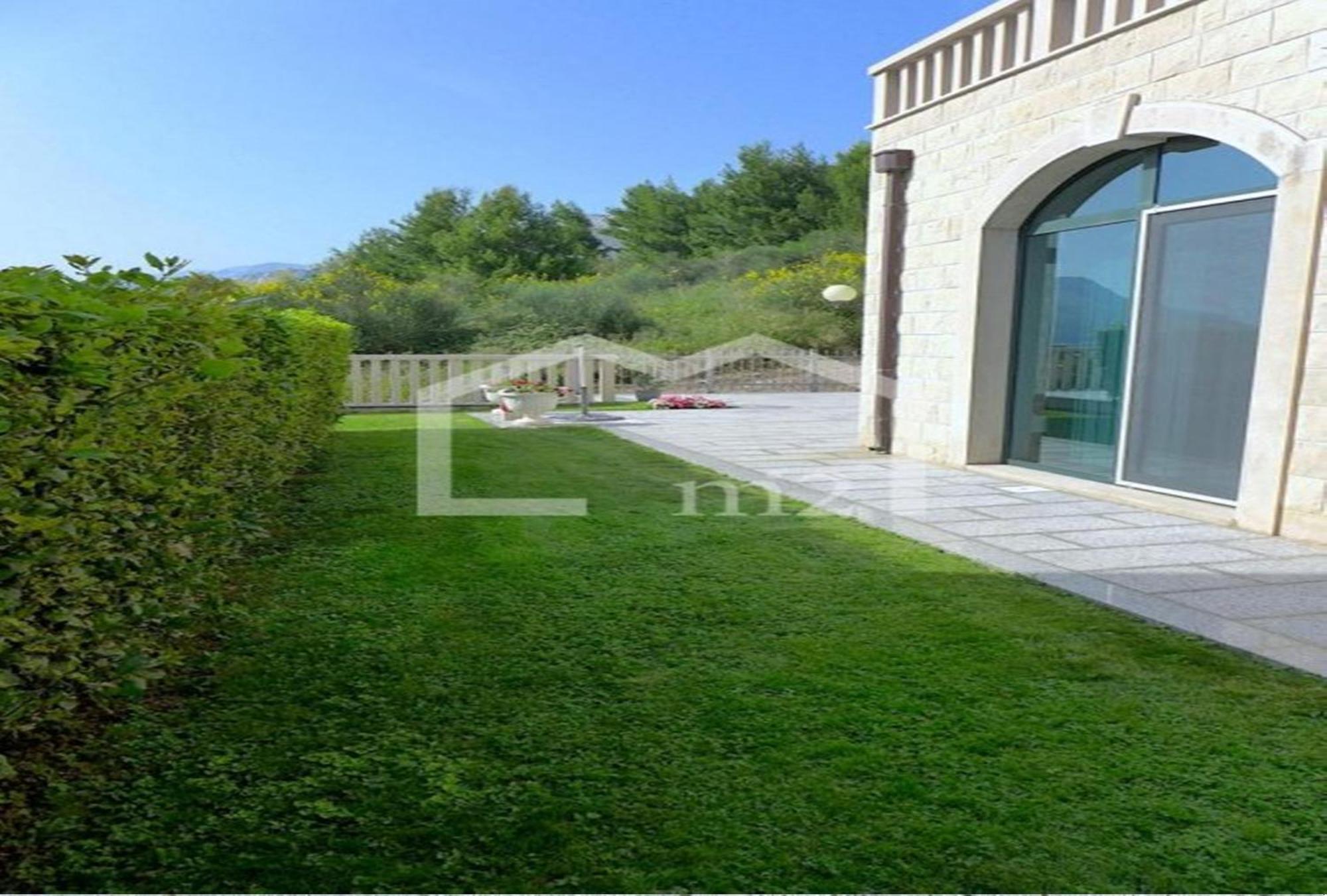 Luxury Residence Омиш Экстерьер фото