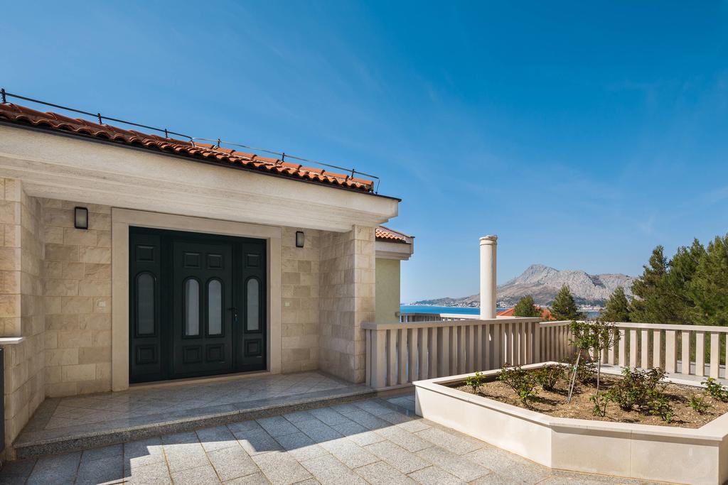 Luxury Residence Омиш Экстерьер фото