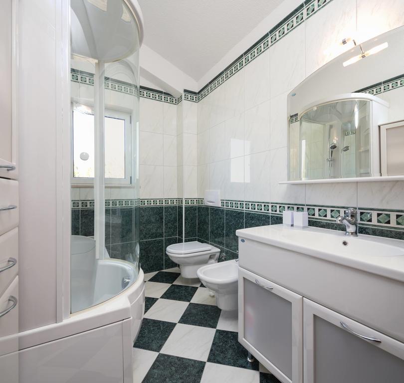 Luxury Residence Омиш Экстерьер фото