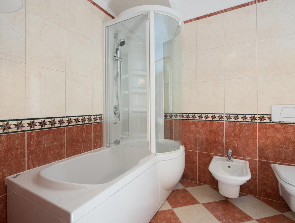 Luxury Residence Омиш Экстерьер фото