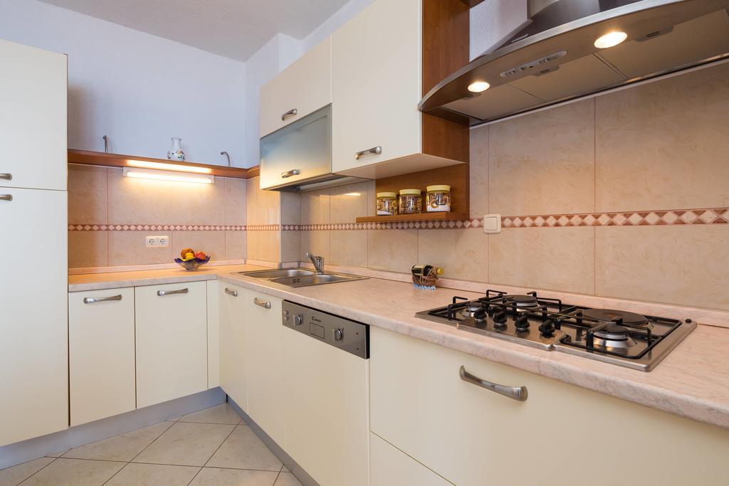 Luxury Residence Омиш Экстерьер фото