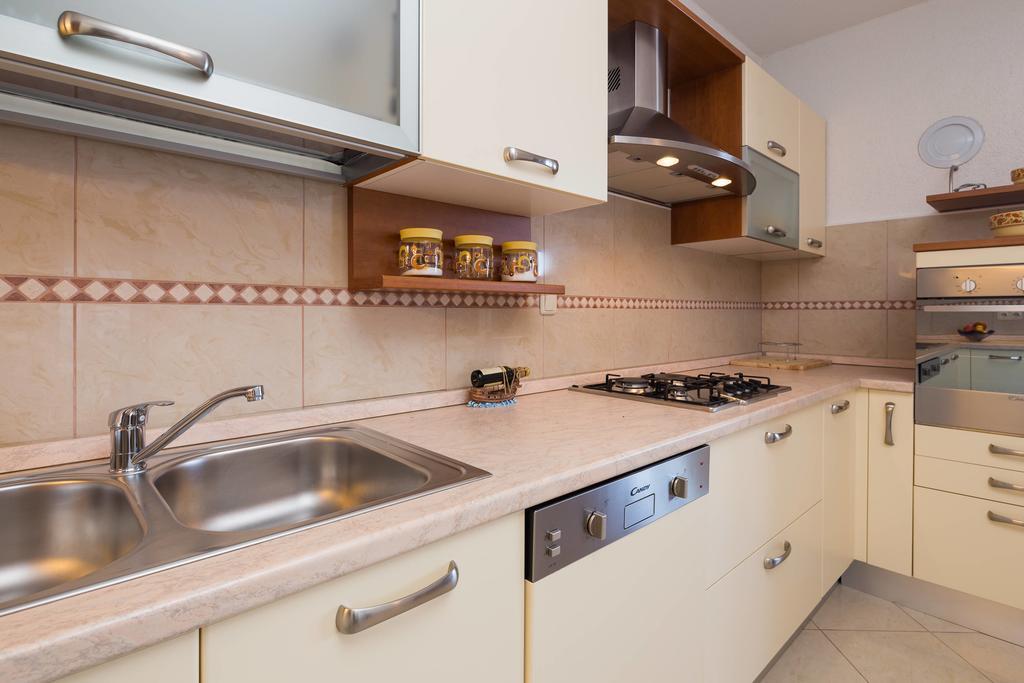 Luxury Residence Омиш Экстерьер фото