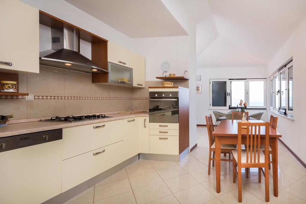 Luxury Residence Омиш Экстерьер фото