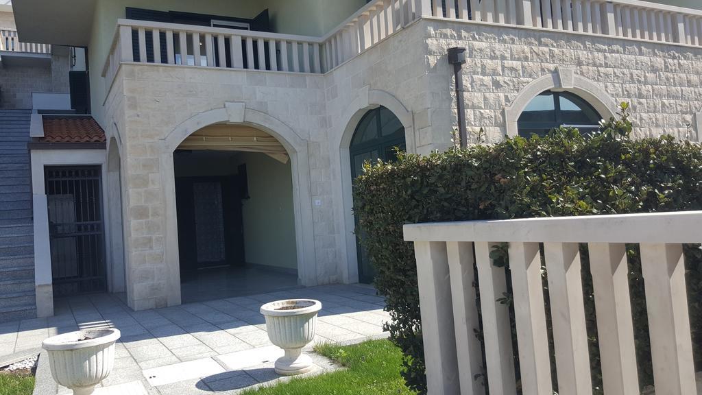 Luxury Residence Омиш Экстерьер фото